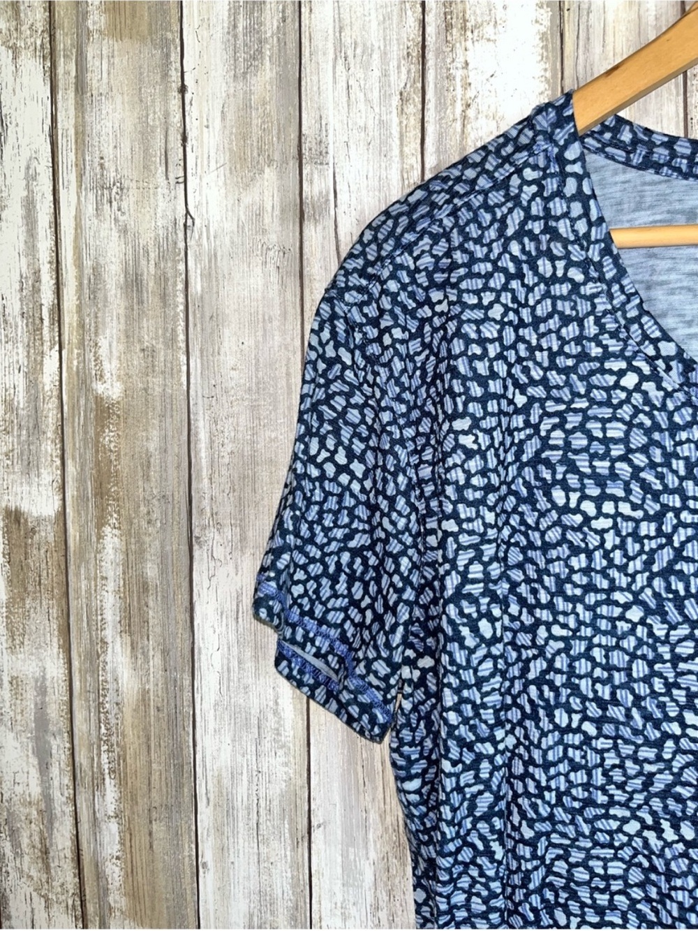 L.L.Bean Large Blue Abstract Print Stretch Performance Tee Top - Picture 3 of 4